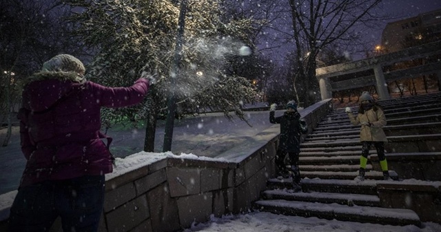 Ankara&#039;da kar yağışı etkisini artırdı