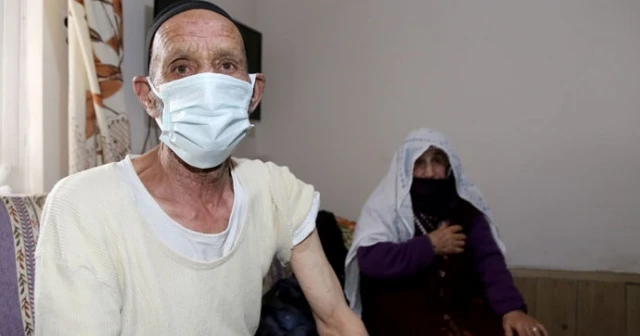 Aşı ekibini görünce gözyaşına boğuldu