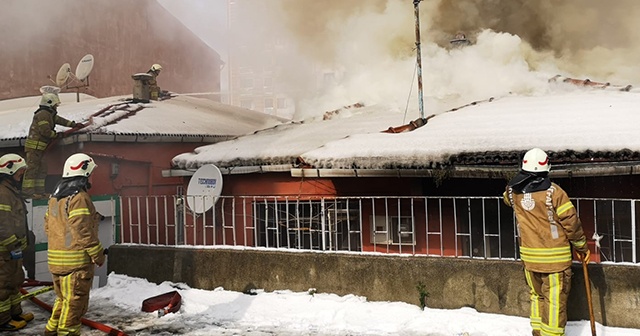 Ataşehir&#039;de korkutan yangın: Patlama sesleri telaşa neden oldu