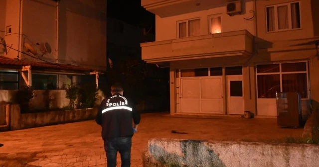 Babasını kalbinden bıçaklayıp öldürdü