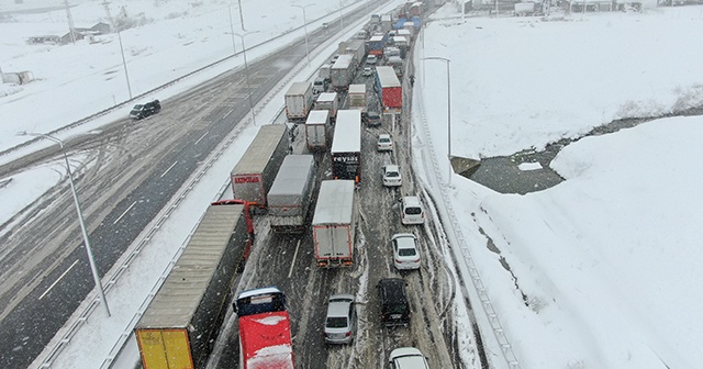 Balıkesir Bursa kara yolu açılamıyor...Kuyruk 25 kilometreyi aştı