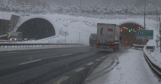 Bolu Dağı’nda kar yağışı etkisini artırdı