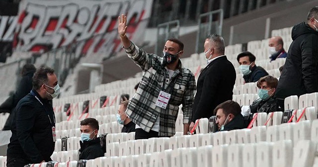 Cenk Tosun maçı tribünden takip etti