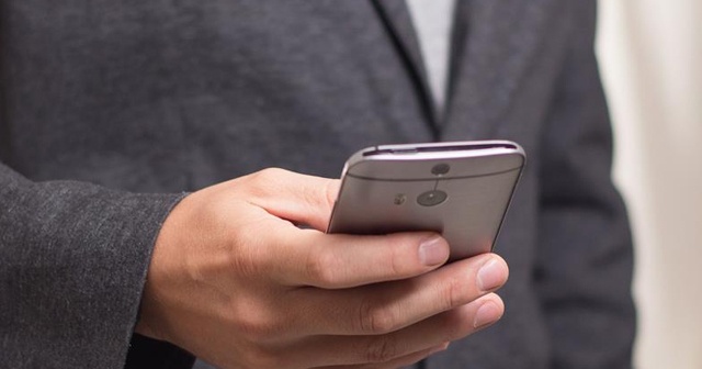 Çocukları ile korkuttuğu vatandaşı ‘polisim’ diyerek binlerce TL dolandırdı