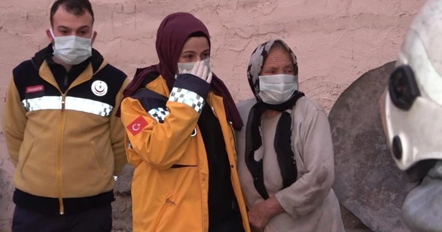 Evinin odunluğu yandı, 76 yaşındaki kadın gözyaşlarını tutamadı