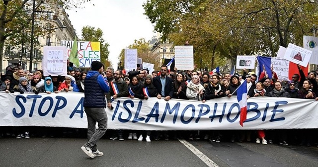 Fransa’da Müslümanları hedef aldığı için eleştirilen “Ayrılıkçılık” yasası onaylandı