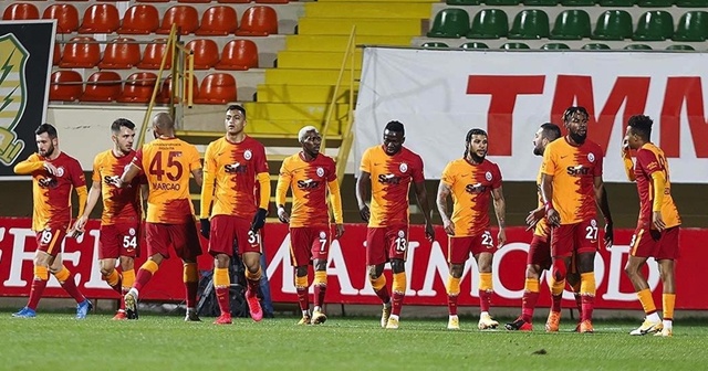 Galatasaray savunmasıyla Süper Lig&#039;in zirvesinde