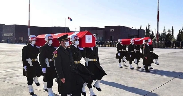 Gara şehitlerimizi uğurluyoruz