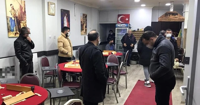 Hafta sonu, mühürlenen iş yerini açarak kısıtlama kurallarını hiçe saydılar