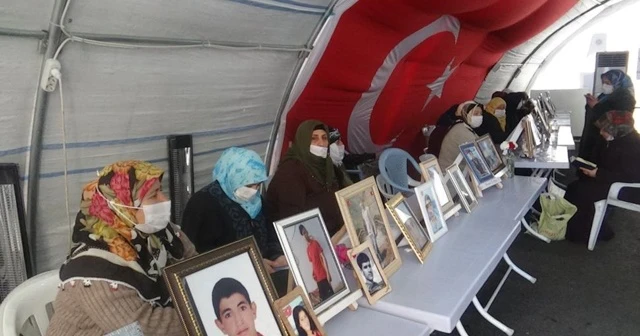 HDP önündeki ailelerin evlat nöbeti kararlılıkla sürüyor