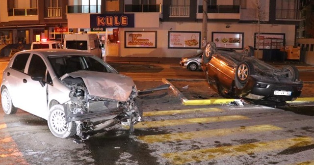 İki otomobilin hurdaya döndüğü kazada 1&#039;i bebek 7 yaralı