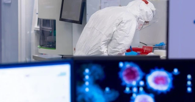 İngiltere'de son 24 saatte Covid-19'a bağlı bin 322 can kaybı