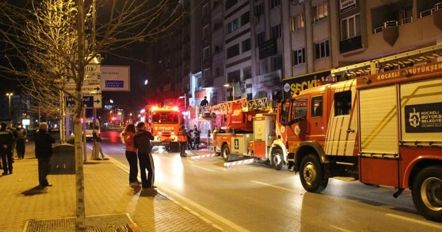 İş yerinde çıkan yangın bina sakinlerini sokağa döktü