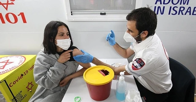 İsrail'de nüfusun yarısı aşılandı