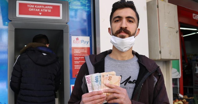 İşsiz genç ATM’de bulduğu parayı banka yetkililerine teslim etti