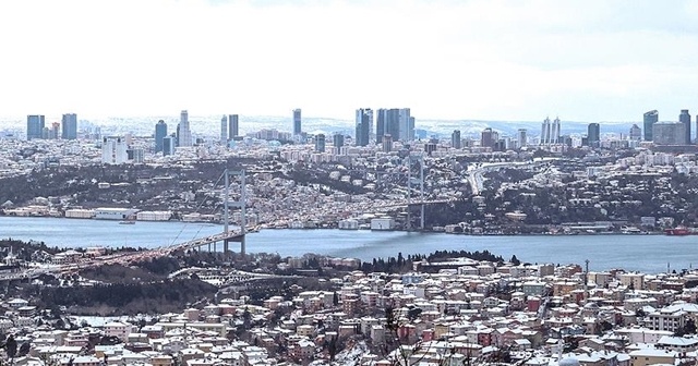 İstanbul&#039;da kar yağışı bazı bölgelerde etkili oluyor