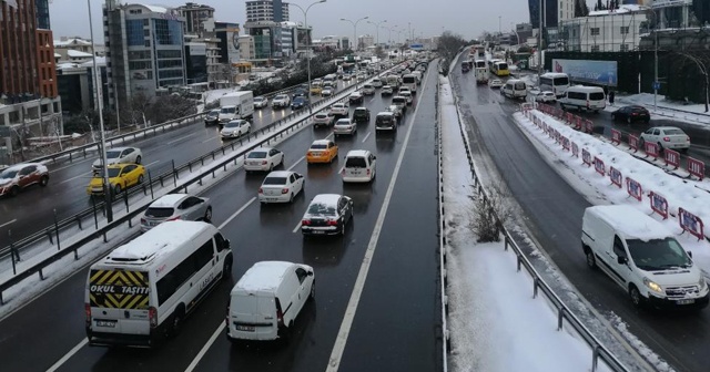 İstanbul&#039;da sabah saatlerinde trafik yoğunluğu