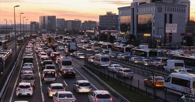 İstanbul’da trafik yoğunluğu yüzde 74 seviyelerine ulaştı