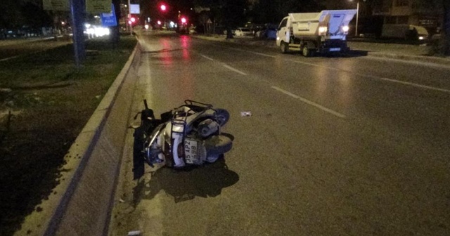 İzmir&#039;de motosiklet sürücüsü kazada ağır yaralandı