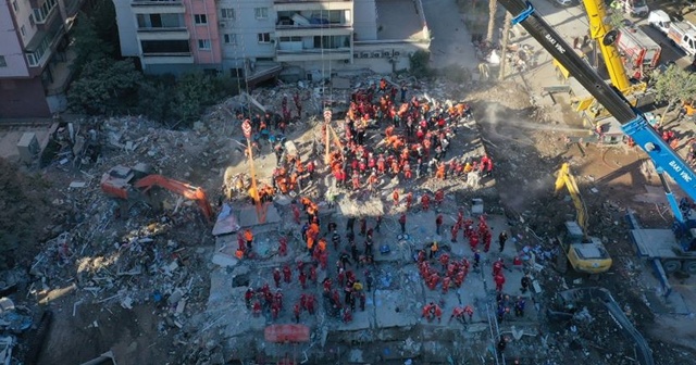 İzmir depreminde yıkılan Rıza Bey Apartmanı yeşil alan olacak