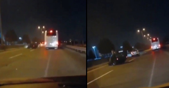 Kazaya bakmak için yavaşlayan otomobile otobüs çarptı