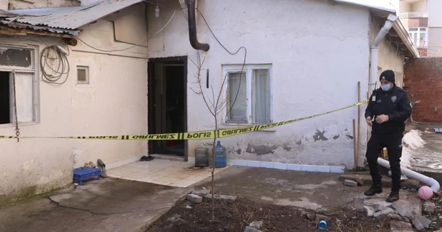 Komşularının haber alamadığı yaşlı adam ölü bulundu