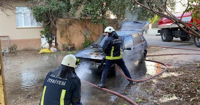 Kontağı çevirdi, otomobil alev aldı