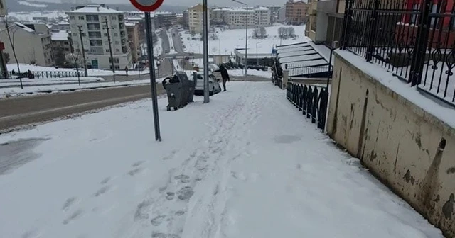 Markete kayarak gitti