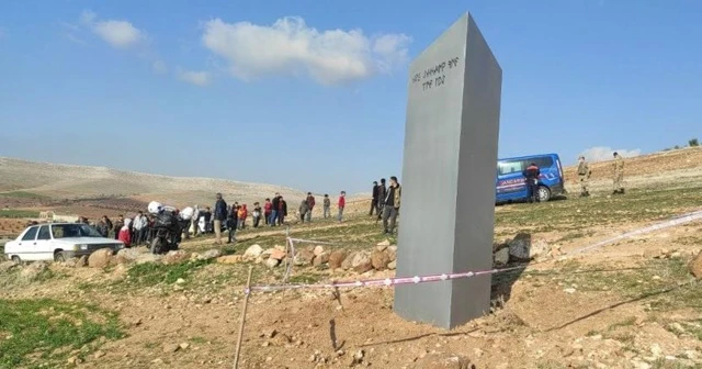Meraklıları akın akın gizemli bloku ziyaret ediyor