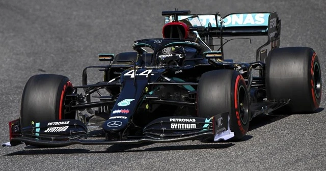 Mercedes, Lewis Hamilton ile yeni sözleşme imzaladı