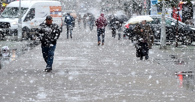 Meteoroloji açıkladı: Kar İstanbul&#039;a dönüyor