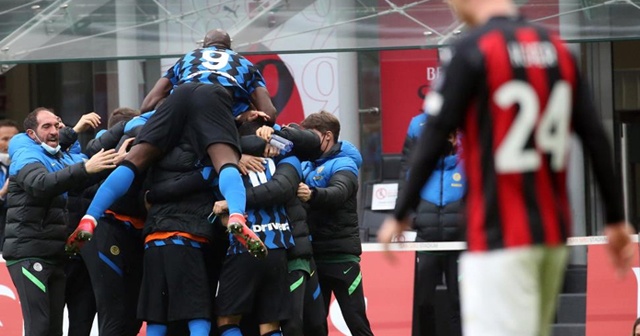 Milano derbisini kazanan Inter