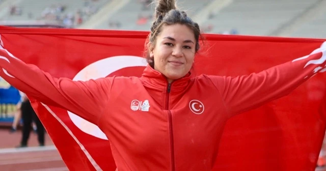 Milli atlet Özlem Becerek rekorunu güncelledi