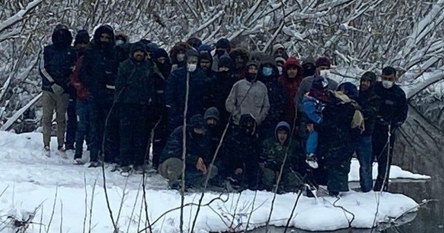 Yunanistan'ın zulmettiği göçmenler donmaktan kurtarıldı