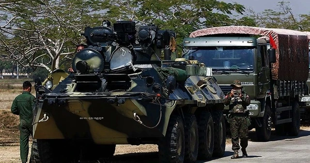 Myanmar&#039;da darbe karşıtı protestolar sürüyor