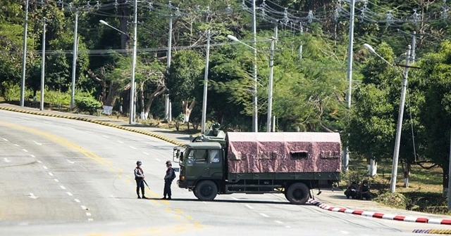 Myanmar'daki darbenin ardından bakanlar ve yardımcıları görevden alındı