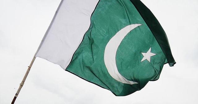 Pakistan&#039;da Kovid-19 kısıtlamaları kaldırılmaya başlandı