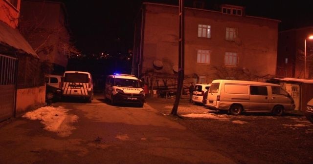 Pendik&#039;te dehşet! Annesini kalbinden bıçakladı