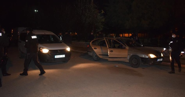 Polisin &#039;dur&#039; ihtarına uymayan sürücü otomobili bırakıp kaçtı