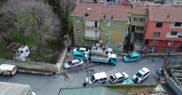 Polisin kapısını kırarak girdiği evde şaşırtan manzara