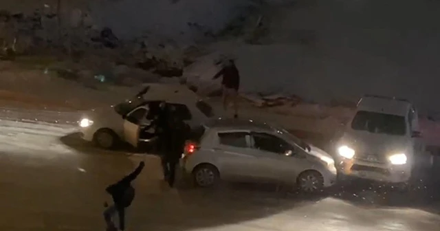Rampada kayan araçlar birbirine çarptı