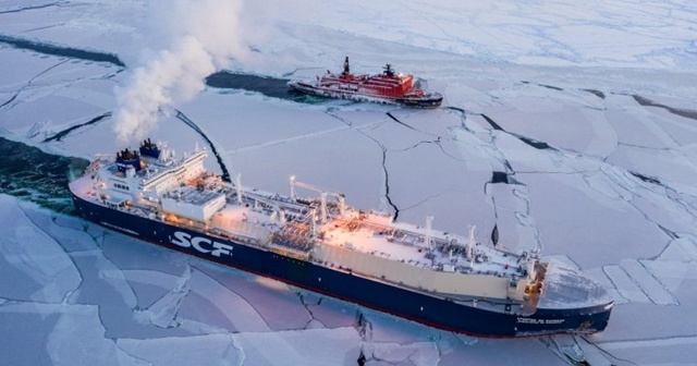 Rus gemisi tarihte ilk kez kışın Kuzey Buz Denizi&#039;ni geçti