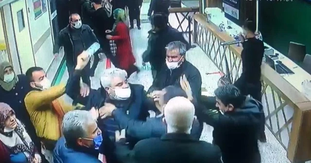 Sağlık çalışanlarına saldırdılar