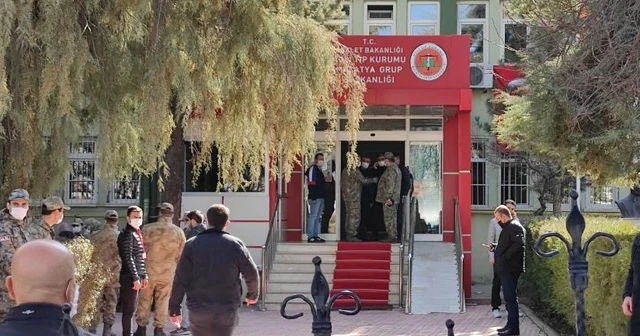 Şehitlerin kimlik tespiti sürüyor