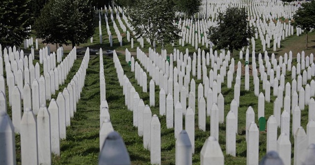 Srebrenitsa&#039;daki katliama seyirci kalan askerlere 5 bin euro “jest”