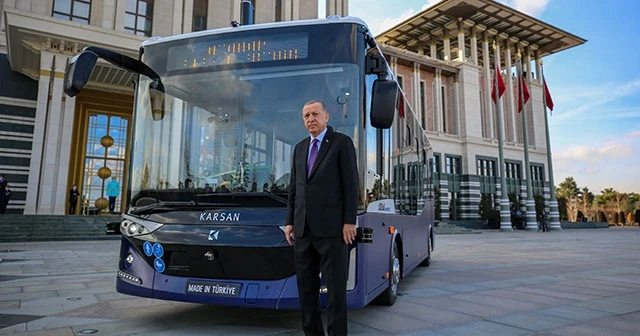 Sürücüsüz elektrikli otobüs tanıtıldı