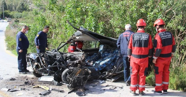 Taş dolu kamyon, otomobille çarpıştı: 2 yaralı