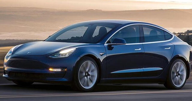 Tesla 135 bin aracını geri çağırıyor