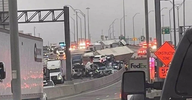 Texas'ta 70'den fazla araç birbirine girdi