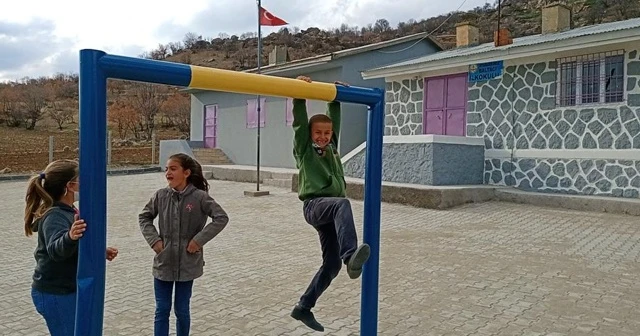 Thiam'ın yenilettiği okulda yüzler gülüyor